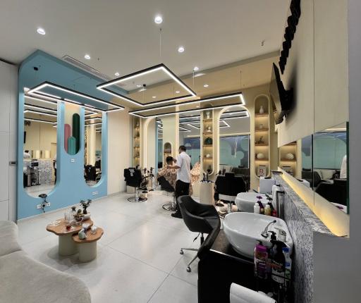 عکس آرایشگاه مردانه و کودک مویار