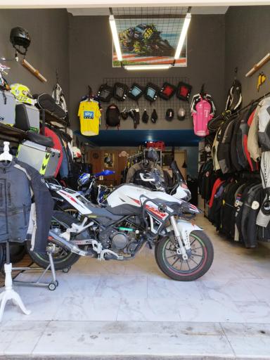 عکس فروشگاه تجهیزات موتورسواری BLUEXMOTOR