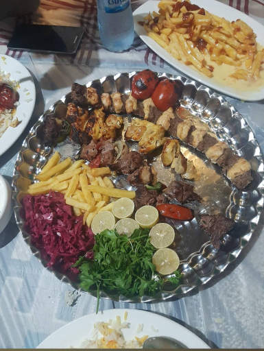 عکس کافه رستوران مه آلود