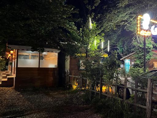 عکس کافه رستوران مه آلود