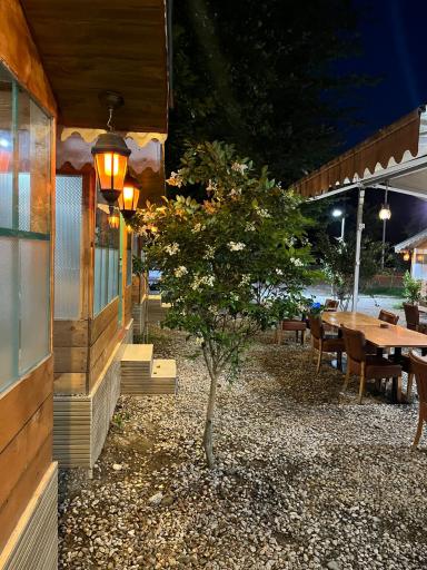 عکس کافه رستوران مه آلود