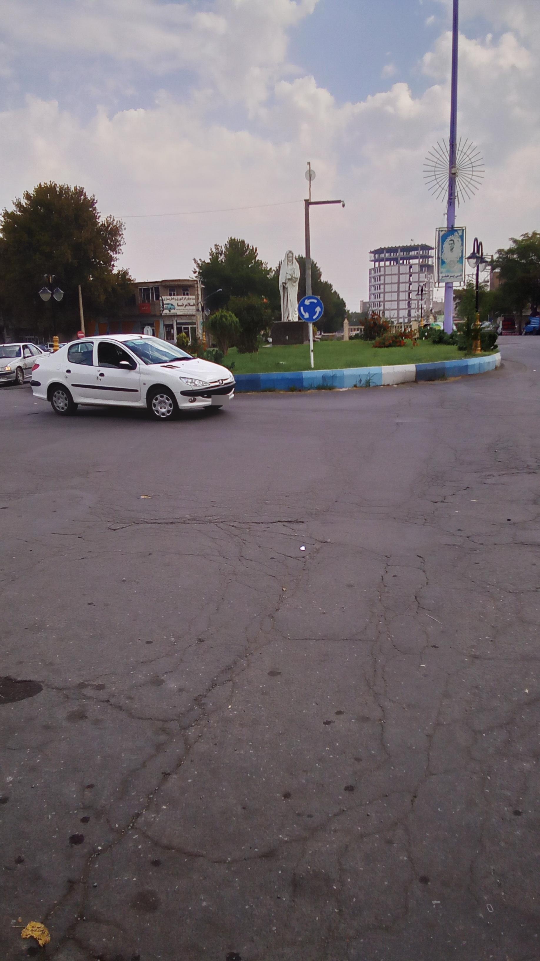 عکس میدان مادر مرند