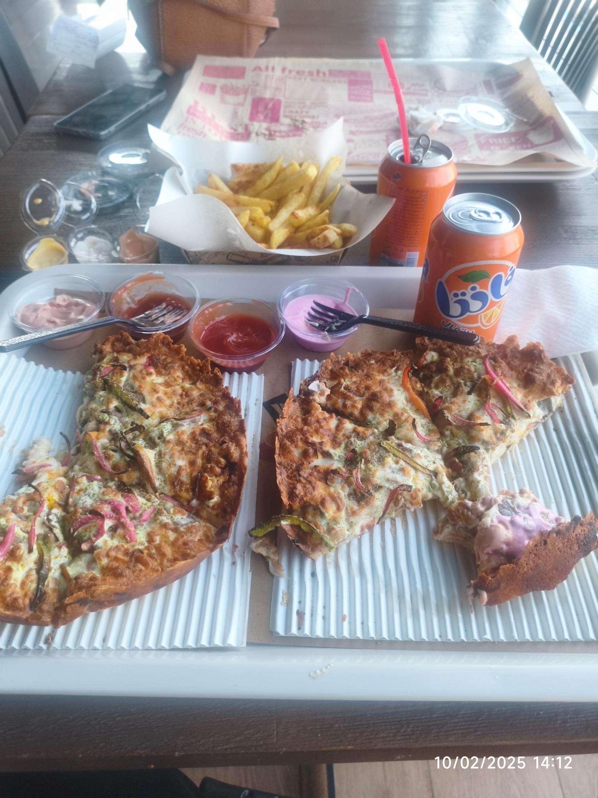 عکس پیتزا دلفیا