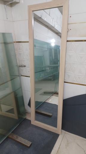 عکس کارگاه شیشه و آینه حسین