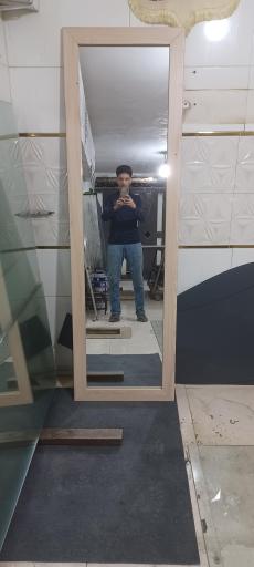 عکس کارگاه شیشه و آینه حسین