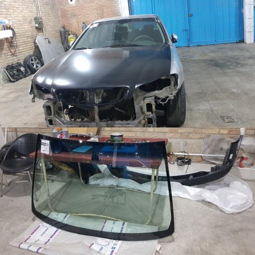 عکس شیشه اتومبیل امید