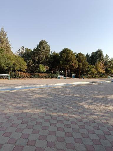 عکس فضای سبز امامزاده سید حمزه 