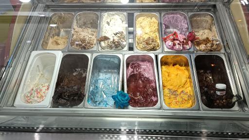 عکس کافه بستنی مادر 