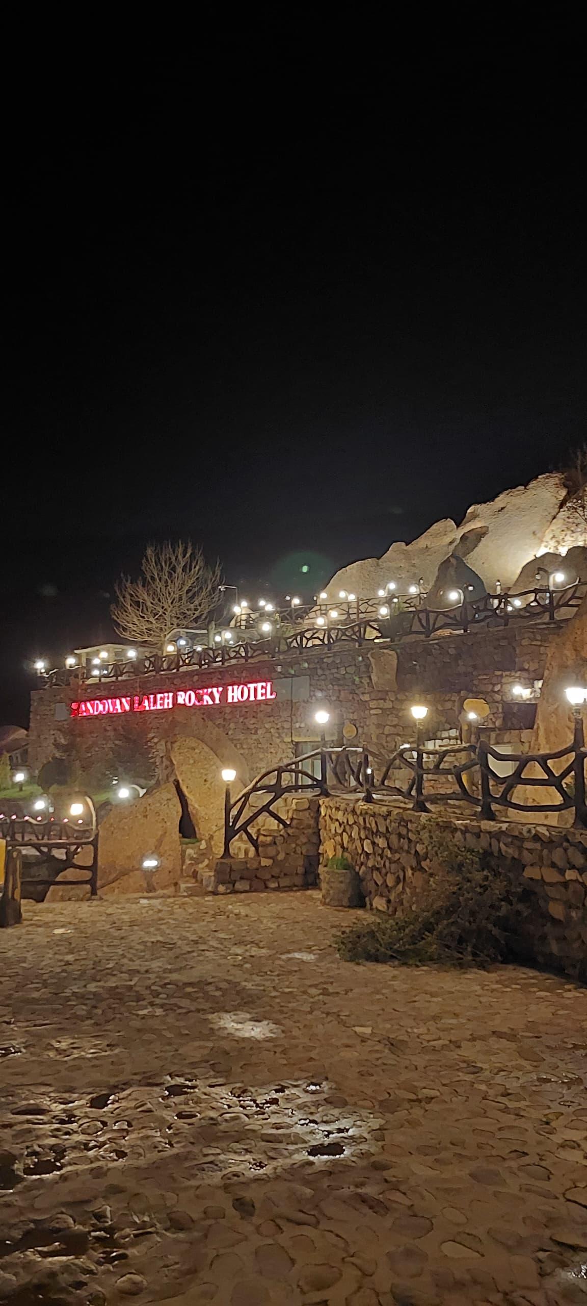 عکس هتل صخره ای لاله کندوان