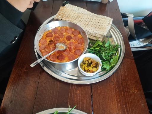 عکس صبحانه و دیزی داش مجید