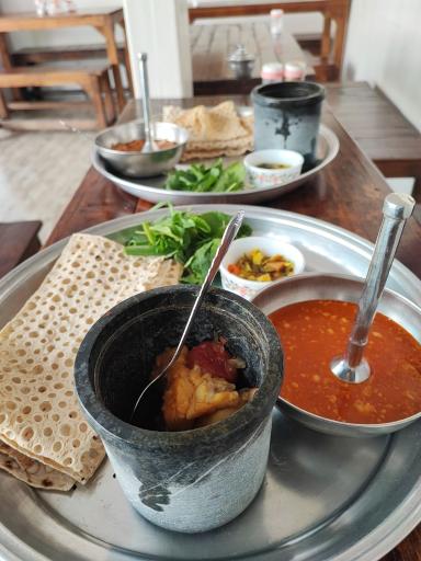 عکس صبحانه و دیزی داش مجید