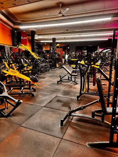 عکس باشگاه بدنسازی ستارگان