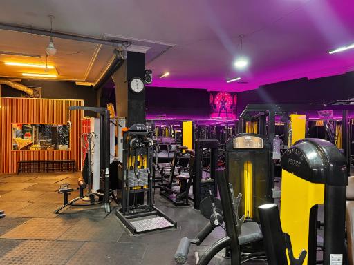 عکس باشگاه بدنسازی ستارگان