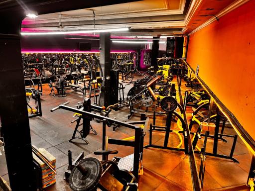 عکس باشگاه بدنسازی ستارگان