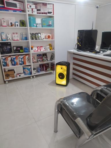 عکس دفتر پیشخوان دولت و خدمات کامپیوتری ولیعصر