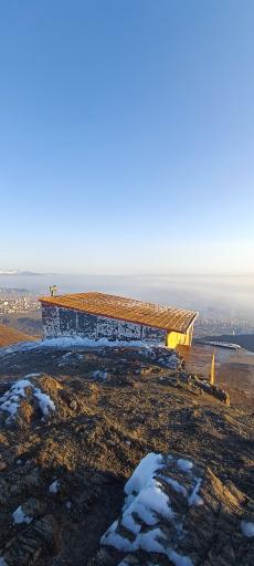 عکس قله ۱۲۵ و پناهگاه کوهنورد