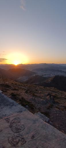 عکس قله ۱۲۵ و پناهگاه کوهنورد