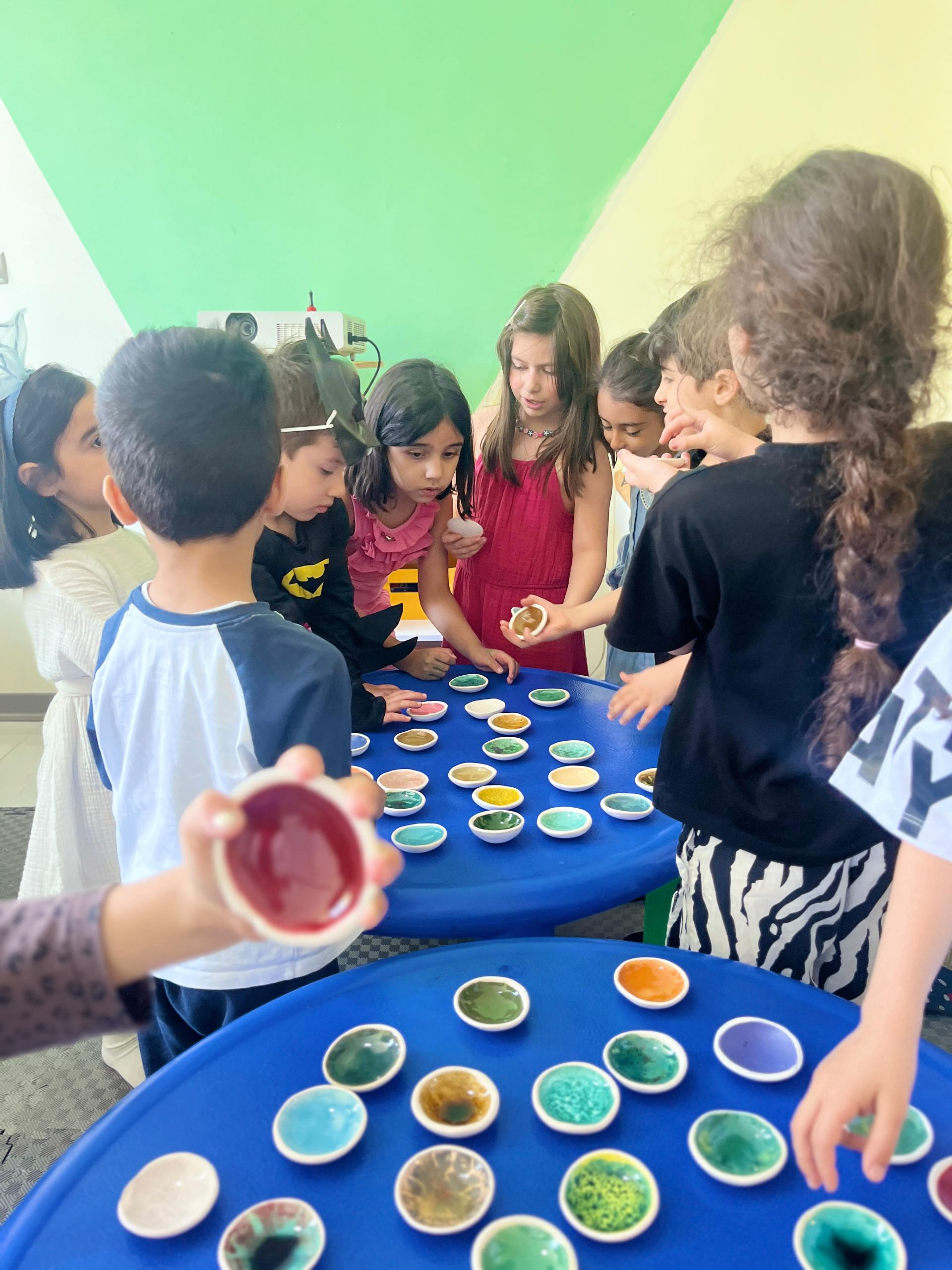 عکس موسسه بازی‌های فکری سیاره رنگی