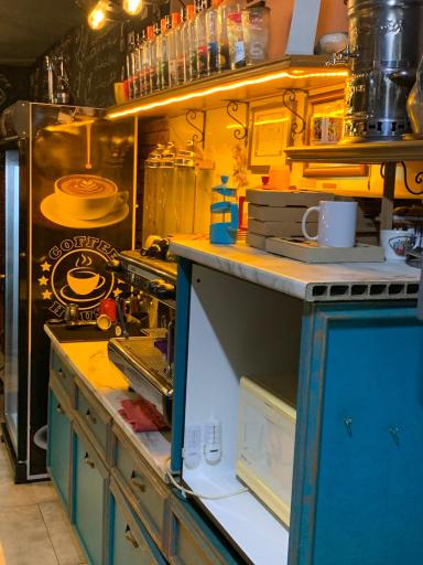 عکس کافه اردیبهشت