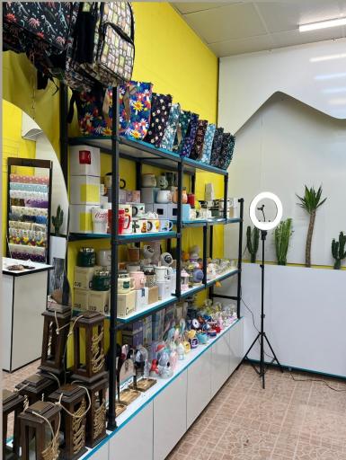 عکس خوشحالی فروشی پالیز