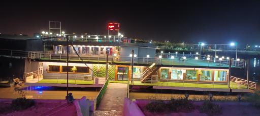 عکس رستوران کشتی سوزیانا