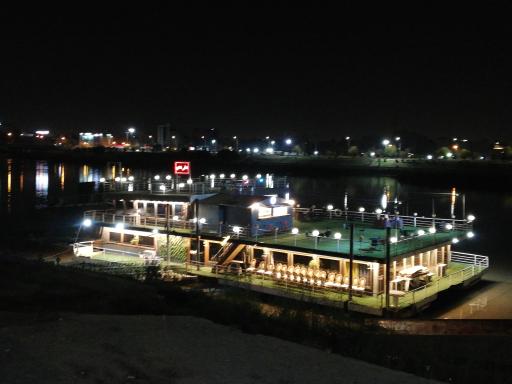 رستوران کشتی سوزیانا