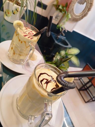 کافی شاپ آمور