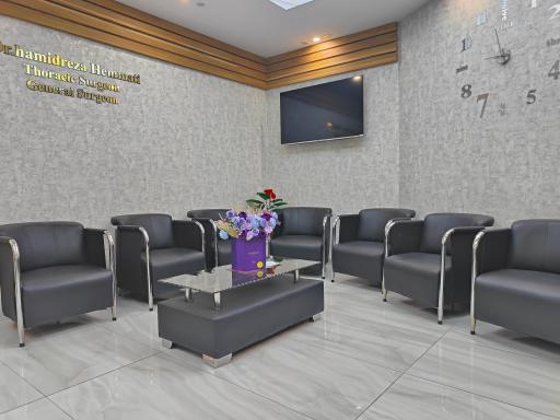 عکس دکتر حمیدرضا همتی (فوق تخصص جراحی توراکس)