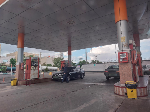 عکس پمپ بنزین شرکت نفت