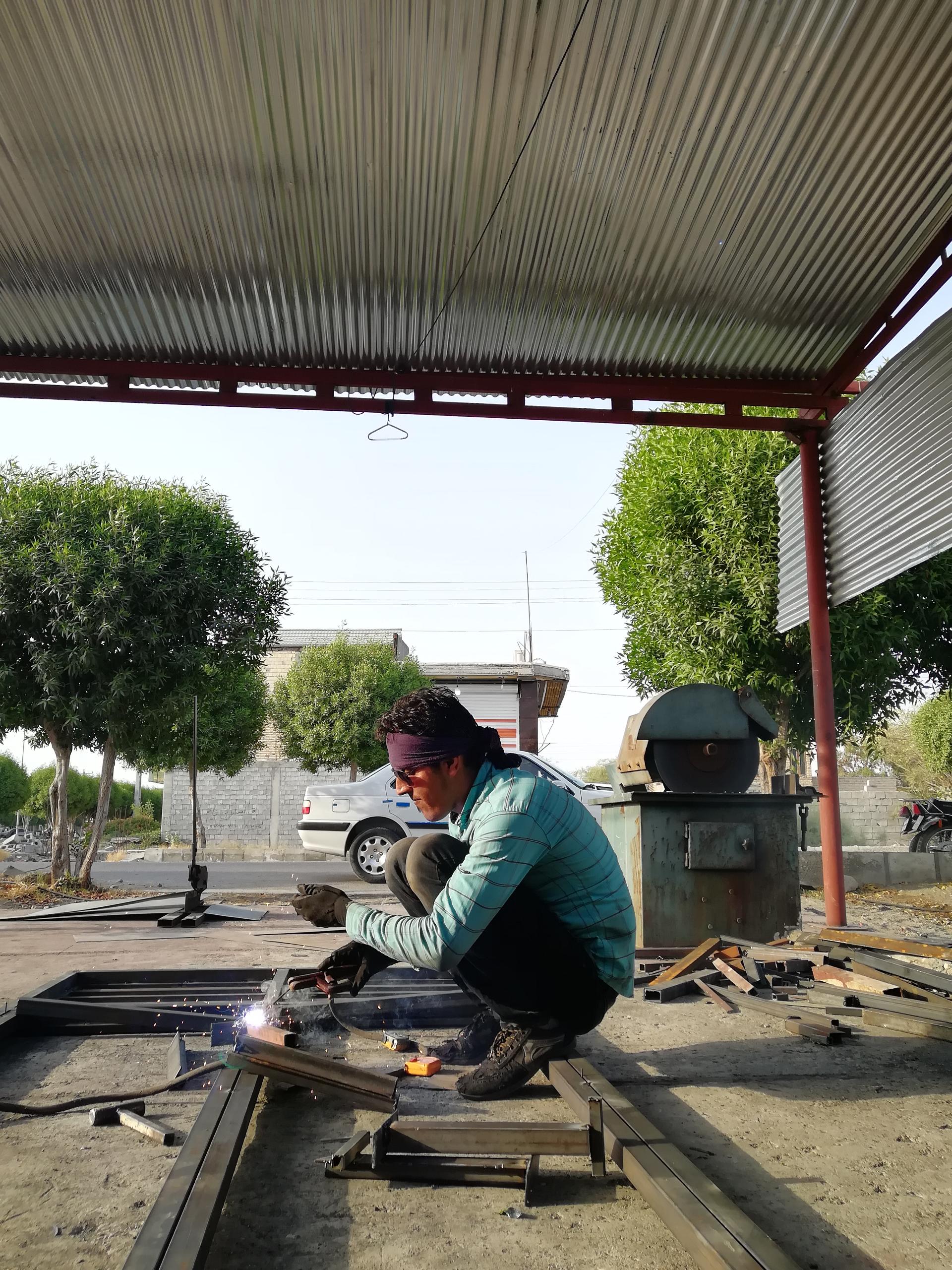 عکس کارگاه درب و پنجره سازی 