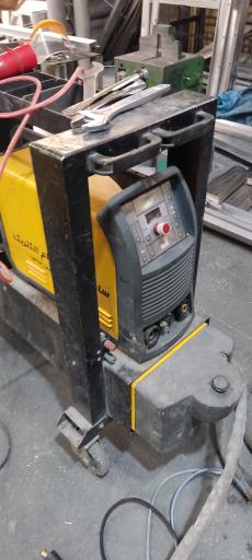 عکس گروه فنی و مهندسی پی ام جوش