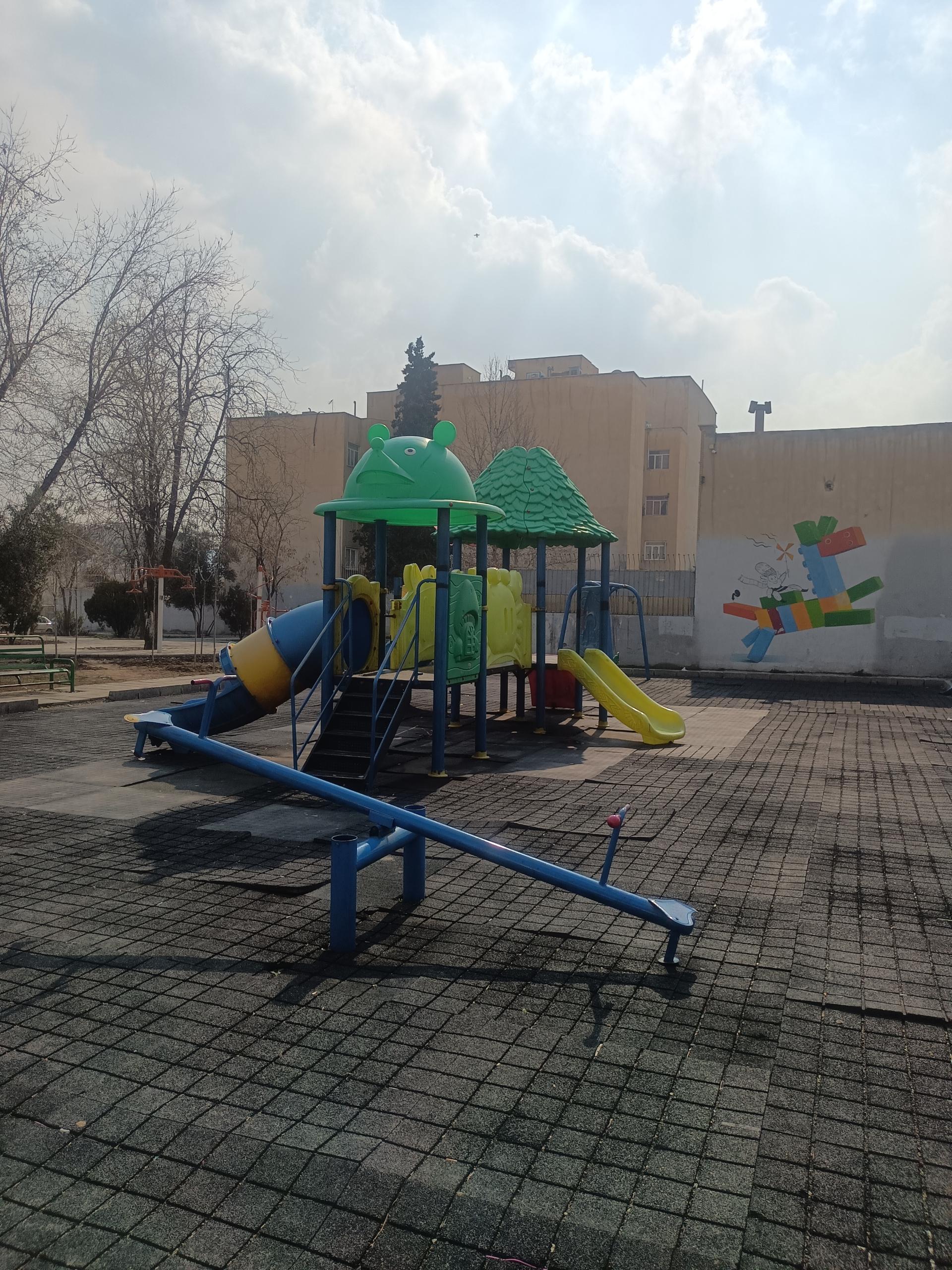 عکس زمین بازی کودکان