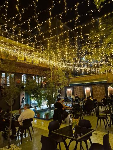 عکس عمارت دیمورا