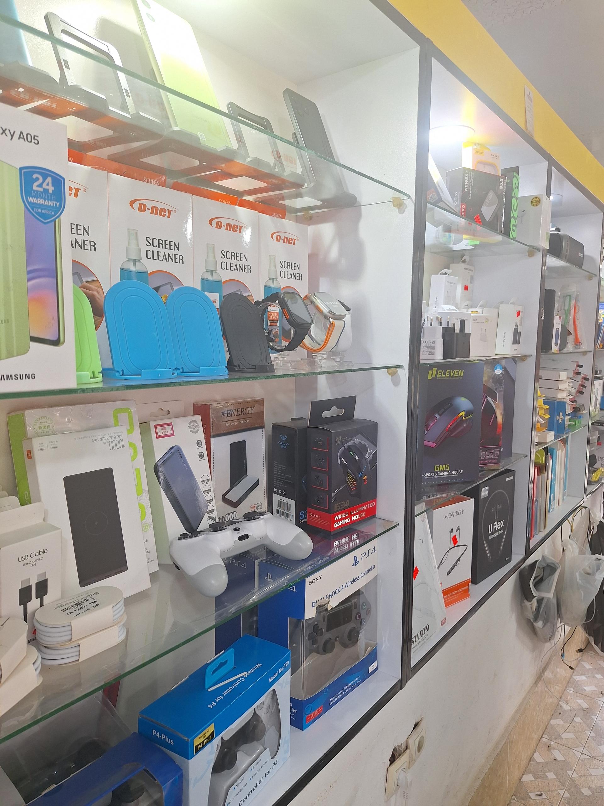 عکس مرکز کامپیوتر و موبایل عصرنوین