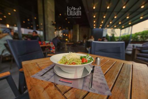 عکس کافه رستوران تیوان