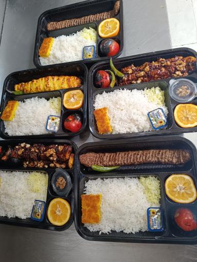 عکس تهیه غذای دستپخت 