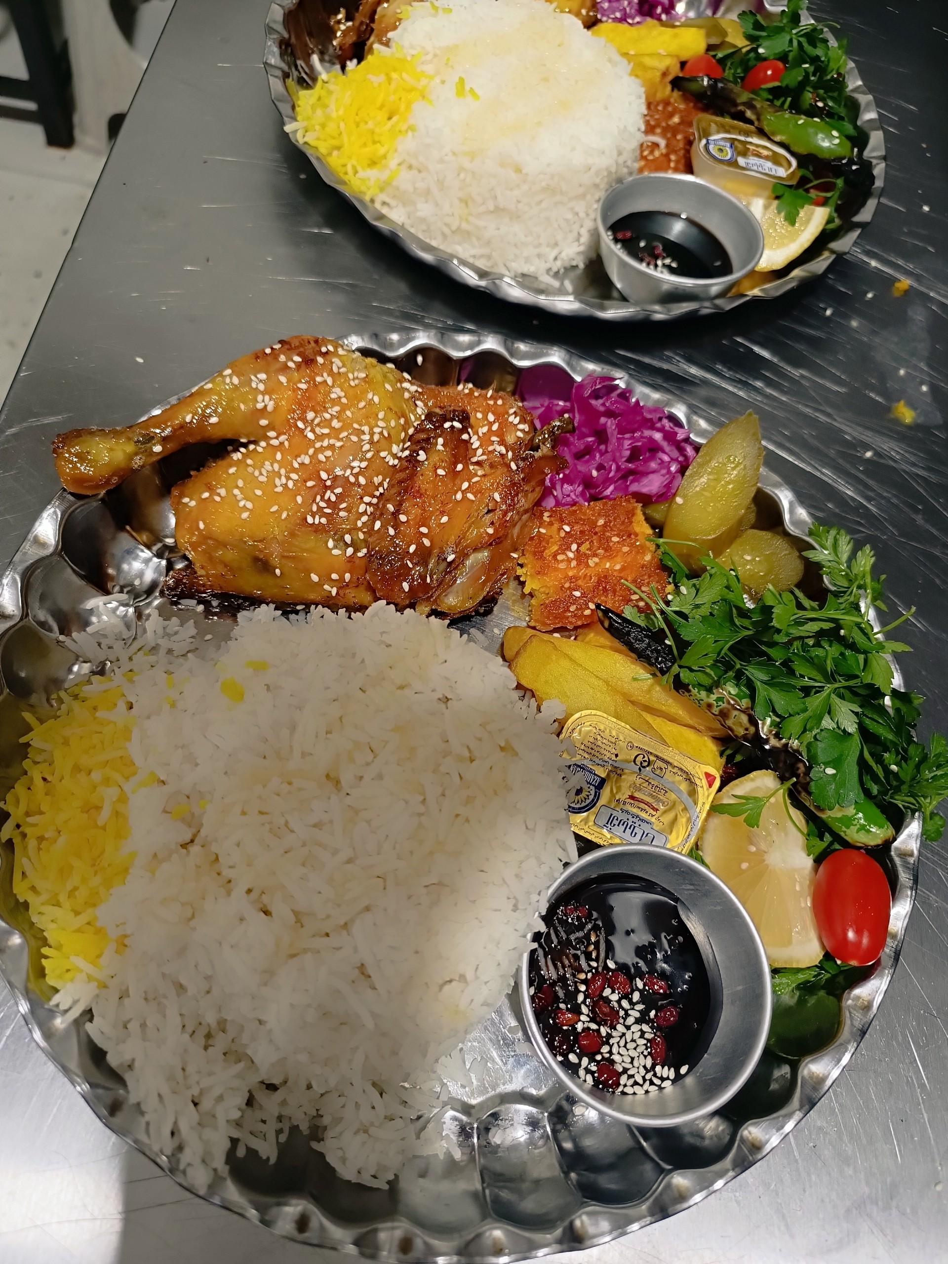 عکس تهیه غذای دستپخت 