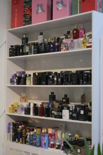 عکس فروشگاه عطر و ادکلنM2