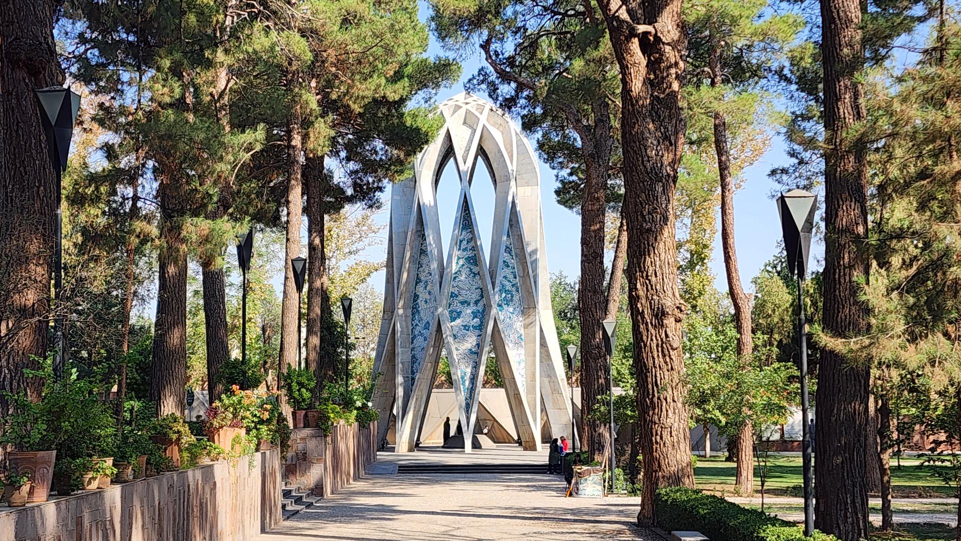 عکس آرامگاه حکیم عمر خیام نیشابوری