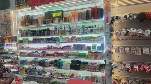 عکس فروشگاه لباس زیر بدلیجات و آرایشی مانلی