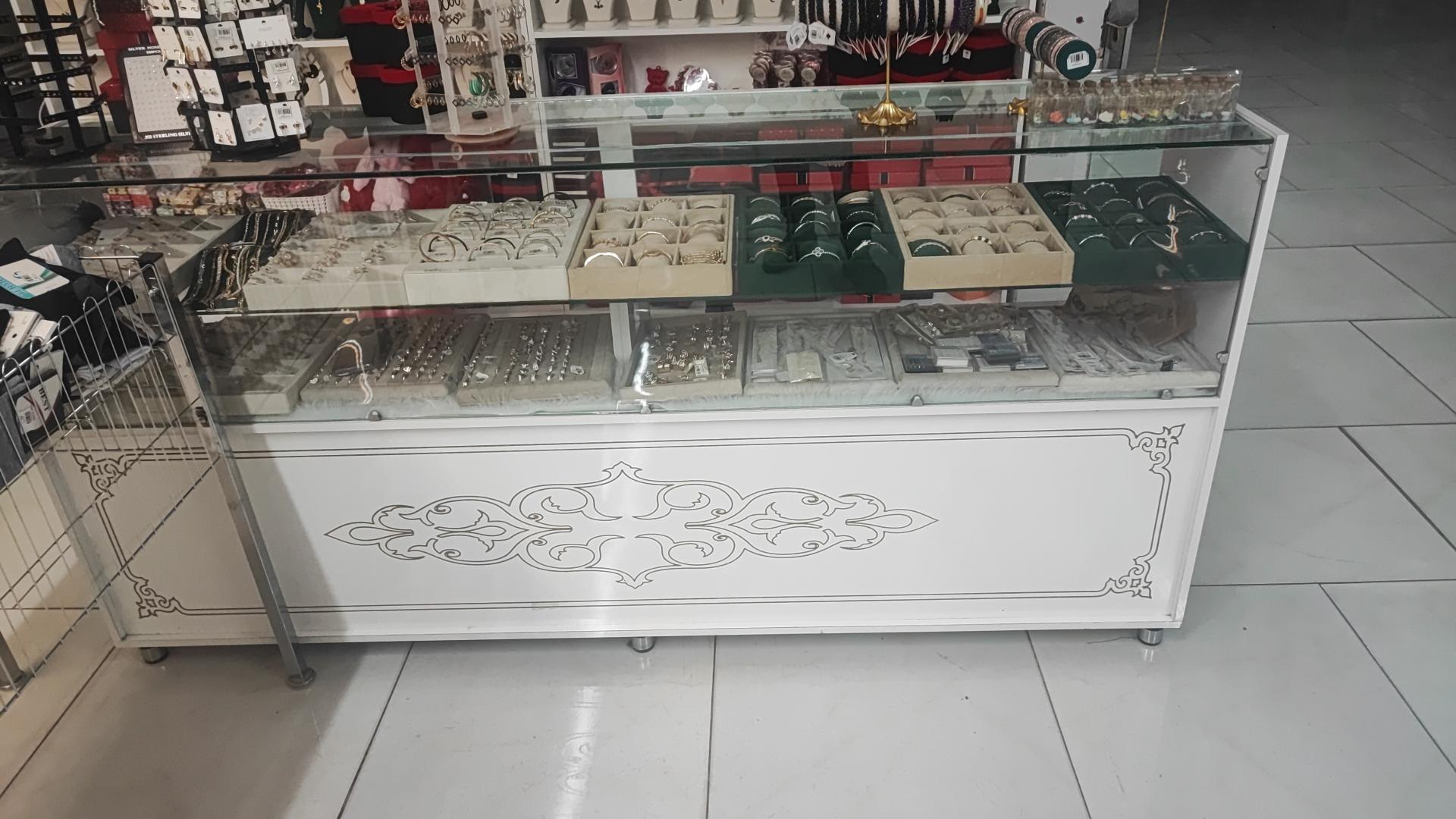 عکس فروشگاه لباس زیر بدلیجات و آرایشی مانلی