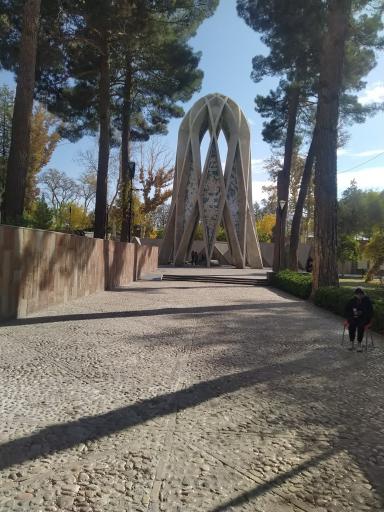 عکس آرامگاه حکیم عمر خیام نیشابوری