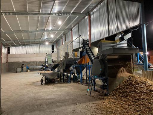 عکس کارگاه و ترمینال ضبط پسته دوستی