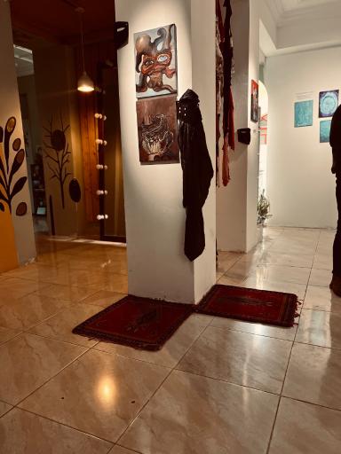 عکس کافه گالری هووی 
