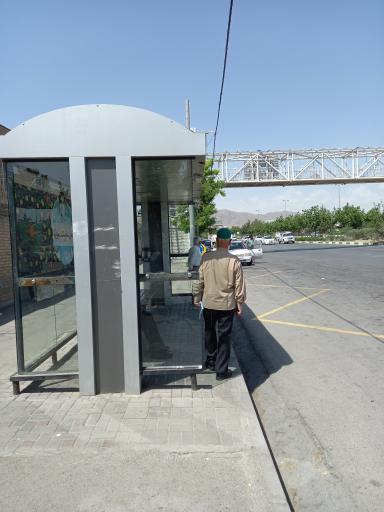 عکس ایستگاه اتوبوس انتهای بزرگراه بسیج
