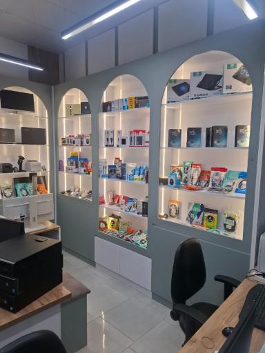 عکس حسابداری و کامپیوتر باور