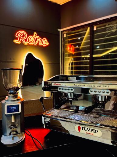 عکس کافی شاپ رترو