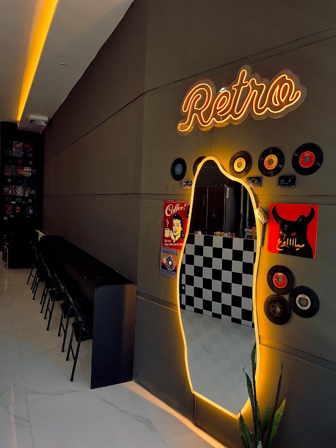 عکس کافی شاپ رترو