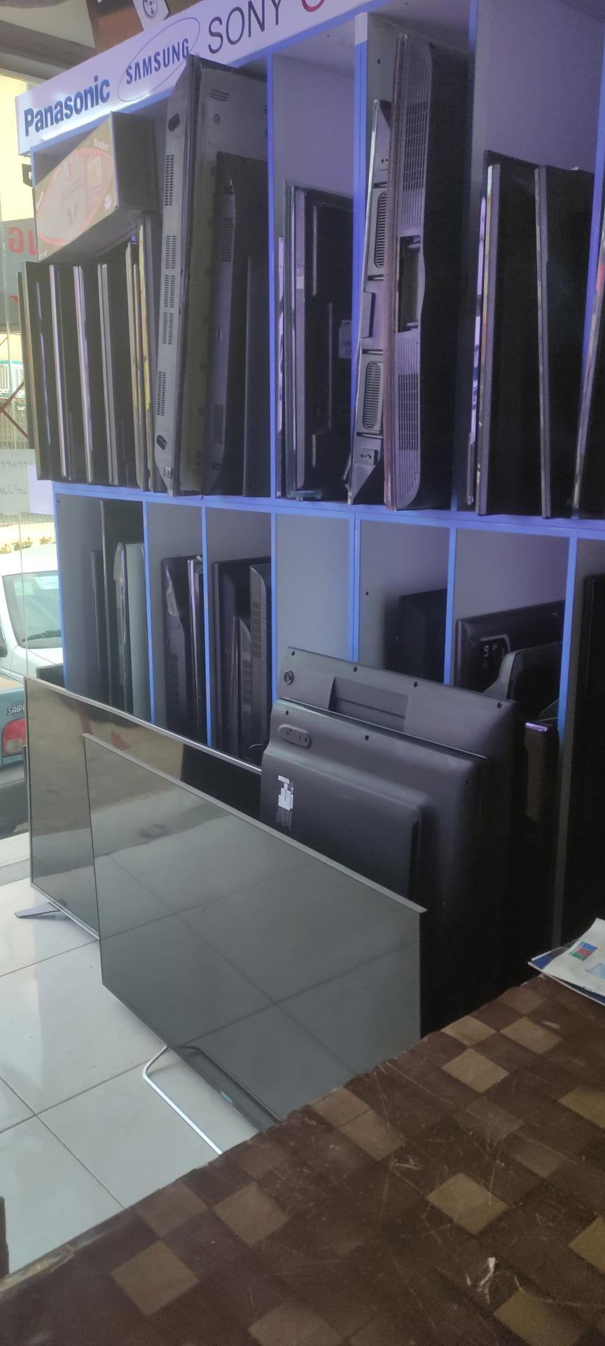 عکس تعمیرات تلویزیون میرزایی