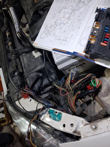 عکس کلینیک تخصصی برق خودرو عشقی